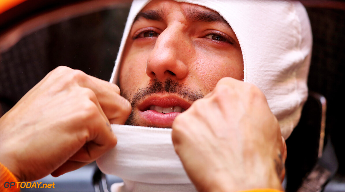 <b>Video: </b>Daniel Ricciardo zorgt met crash voor eerste rode vlag in FP2
