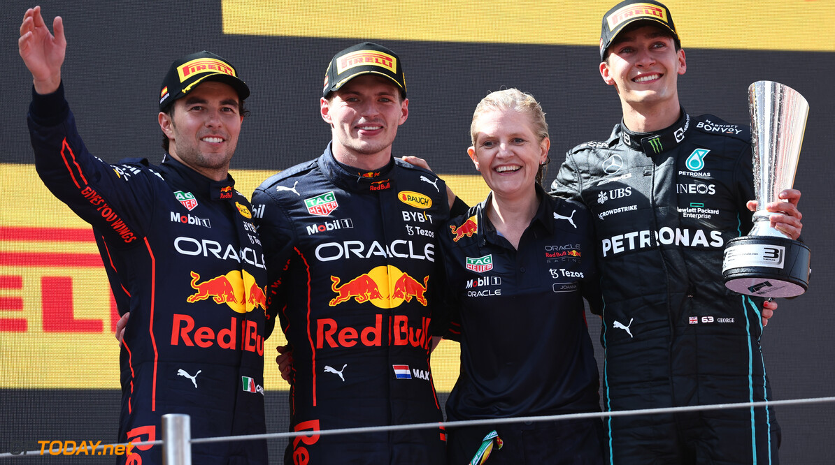Formula One World Championship
1st place Max Verstappen (NLD) Red Bull Racing RB18, 2nd place Sergio Perez (MEX) Red Bull Racing RB18 and 3rd place George Russell (GBR) Mercedes AMG F1 W13 with Joanna Fleet (GBR) Red Bull Racing Head Of Human Resources.
22.05.2022. Formula 1 World Championship, Rd 6, Spanish Grand Prix, Barcelona, Spain, Race Day.
- www.xpbimages.com, EMail: requests@xpbimages.com (C) Copyright: Batchelor / XPB Images
Motor Racing - Formula One World Championship - Spanish Grand Prix - Race Day - Barcelona, Spain
XPB Images
Barcelona
Spain

Formel1 Formel F1 Formula 1 Formula1 GP Grand Prix one Circuit de Catalunya May Spanish Spain Montmelo Sunday 22 05 5 2022 Podium Portrait