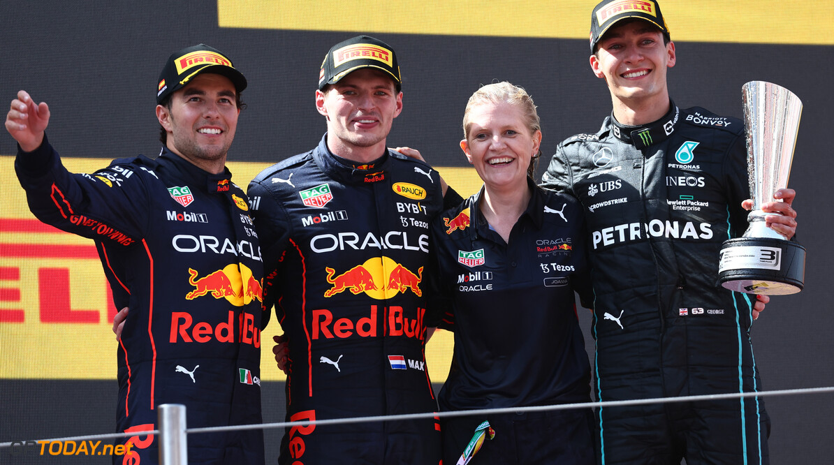 Formula One World Championship
1st place Max Verstappen (NLD) Red Bull Racing RB18, 2nd place Sergio Perez (MEX) Red Bull Racing RB18 and 3rd place George Russell (GBR) Mercedes AMG F1 W13 with Joanna Fleet (GBR) Red Bull Racing Head Of Human Resources.
22.05.2022. Formula 1 World Championship, Rd 6, Spanish Grand Prix, Barcelona, Spain, Race Day.
- www.xpbimages.com, EMail: requests@xpbimages.com (C) Copyright: Batchelor / XPB Images
Motor Racing - Formula One World Championship - Spanish Grand Prix - Race Day - Barcelona, Spain
XPB Images
Barcelona
Spain

Formel1 Formel F1 Formula 1 Formula1 GP Grand Prix one Circuit de Catalunya May Spanish Spain Montmelo Sunday 22 05 5 2022 Podium Portrait