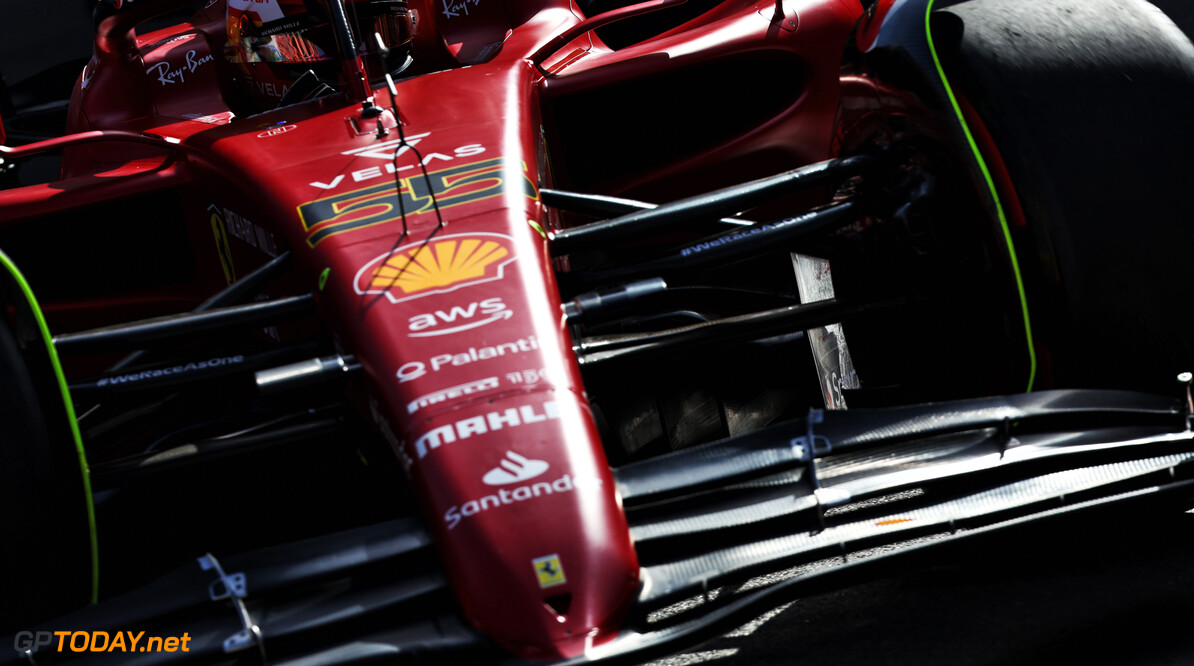 Ferrari neemt wagen Sainz onder de loep: "Belangrijkste is dat Carlos oké is"