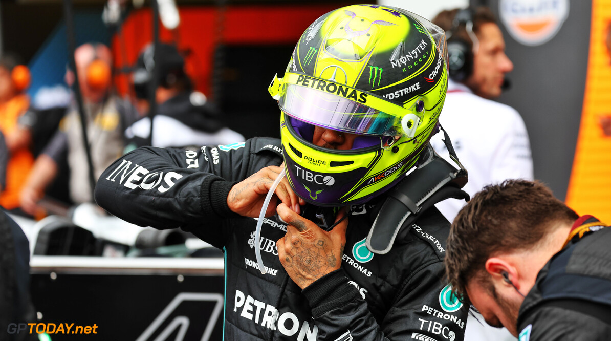 Mercedes verklaart helmwissel van Hamilton
