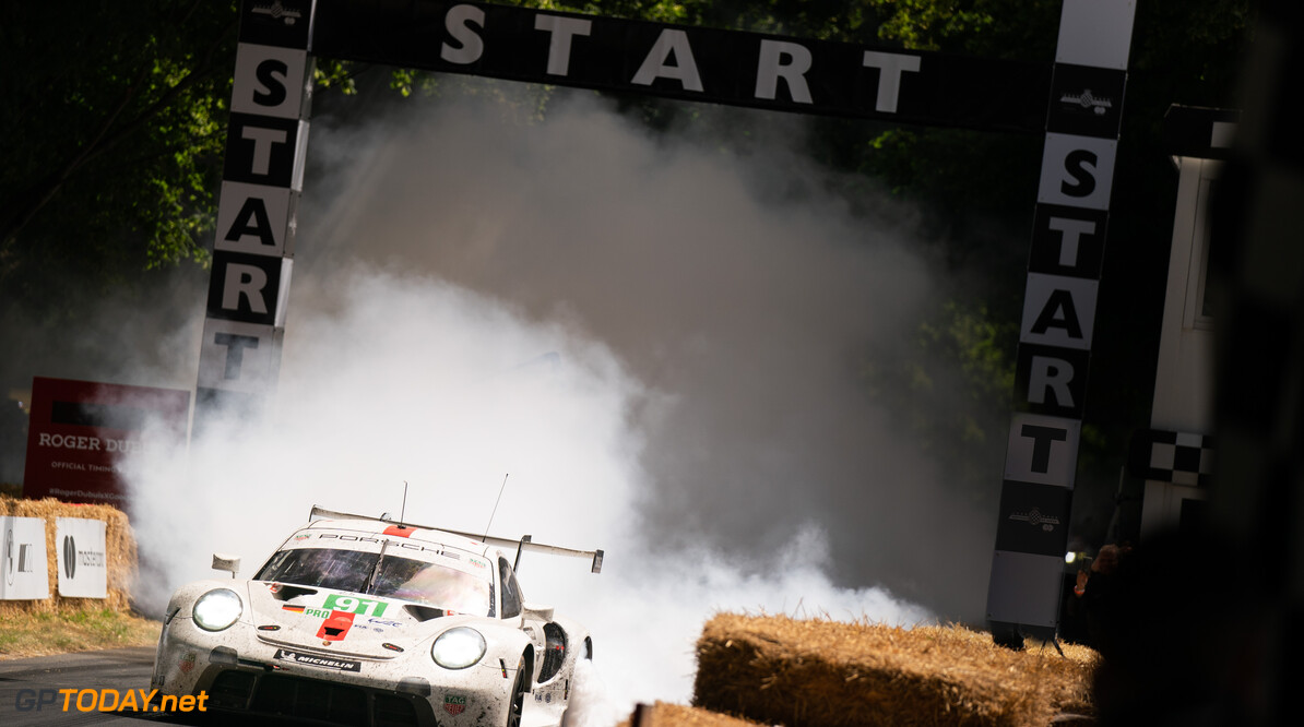 911 2022 Action Burnout Festival of Speed FoS FOS 2022 FOS 2022 Sunday Highlights Nick Dungan Porsche GTE startline