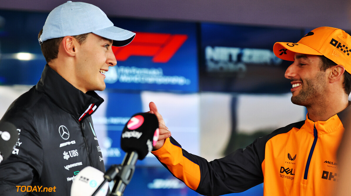<b> Video: </b> Ricciardo voorziet Russell van een handtekening