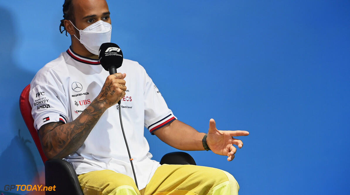 Hamilton wil actie zien na We Race As One: "Dat waren alleen maar woorden"