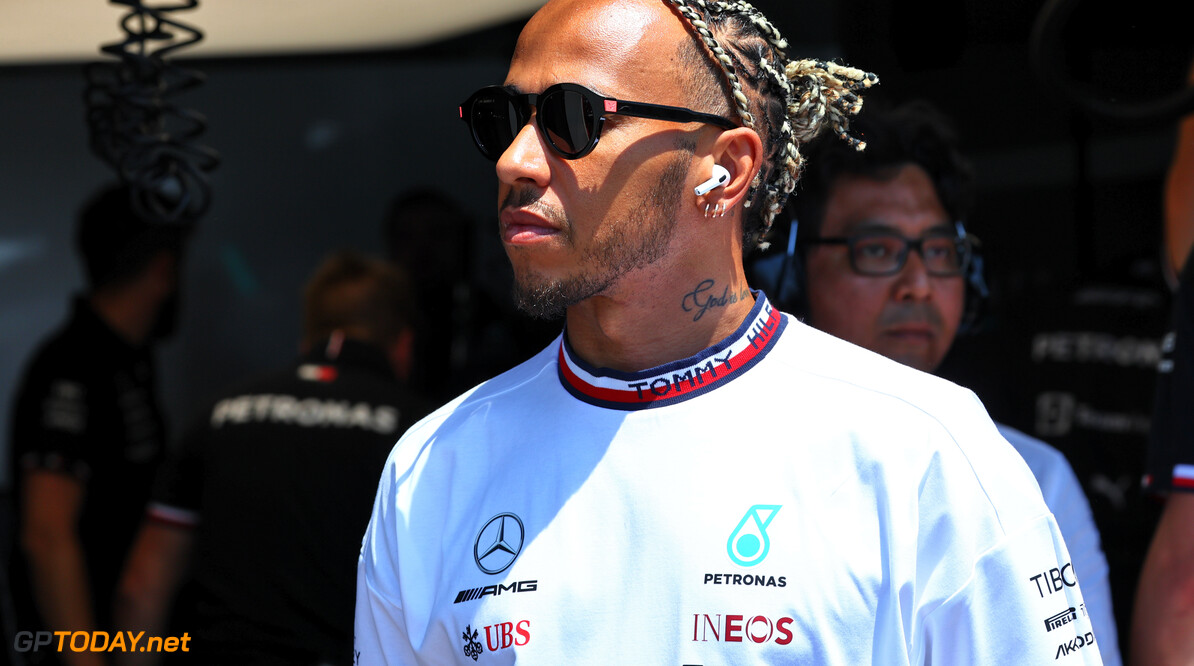 Hamilton in gevecht met zijn eigen Mercedes: "Gaat een moeilijk weekend worden"