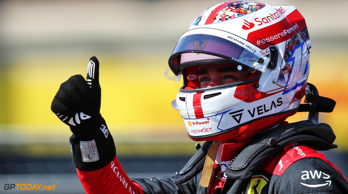 <b>Video: </b>Leclerc houdt met three-sixty zijn F1-75-Ferrari in gareel op nat Hungaroring