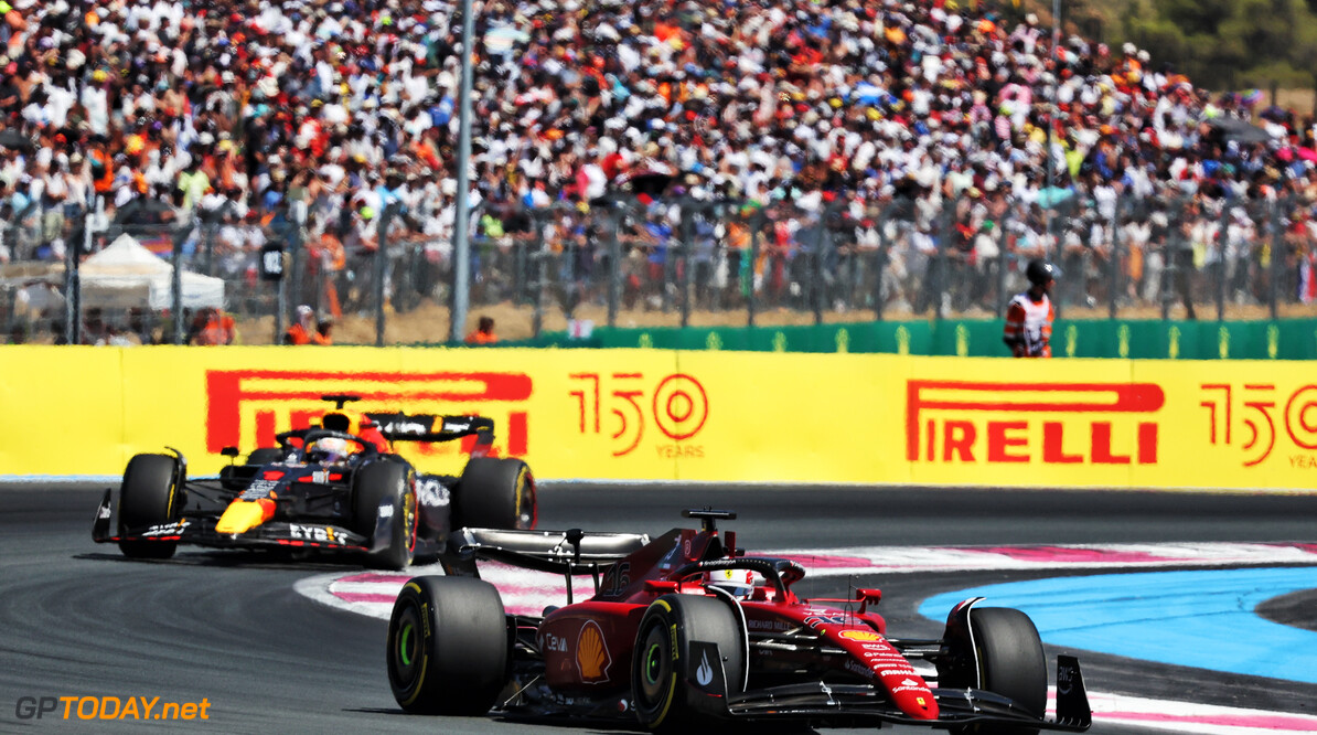Gevecht tussen Ferrari en Red Bull ‘gebeurt altijd op de baan’