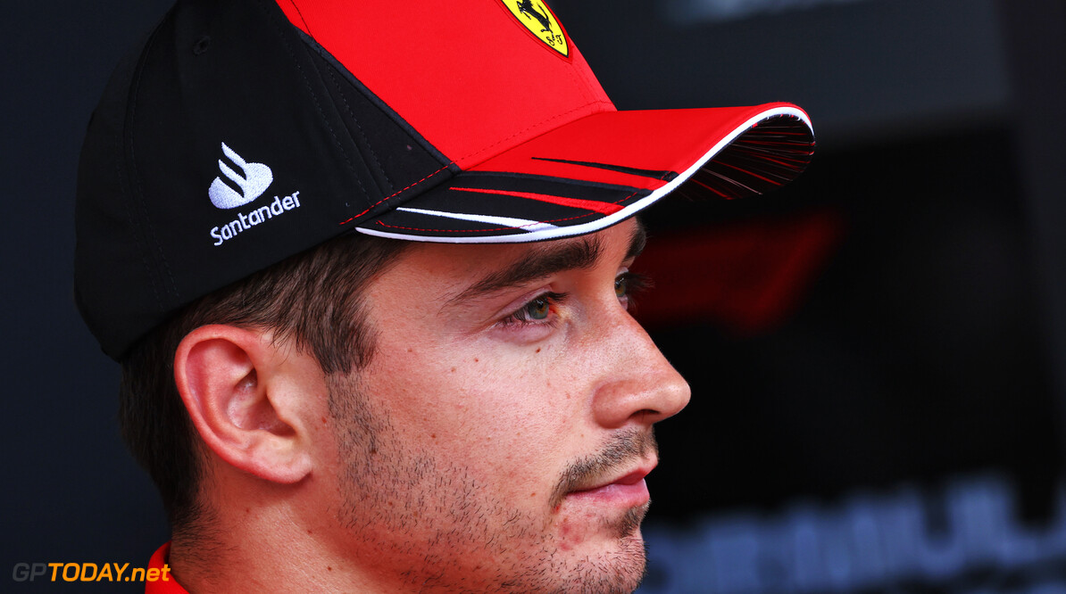 Leclerc schrikt van verschil met Verstappen: "Dan maak je je zorgen"