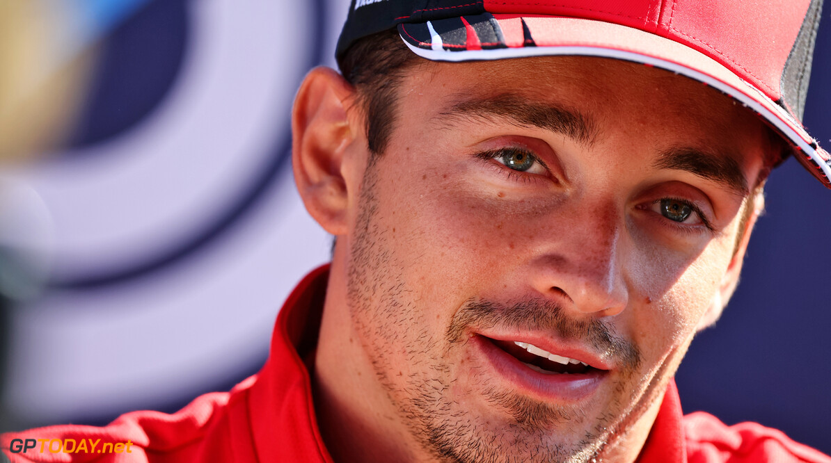Leclerc wil oplossing voor tear-offs: "Kijken of we ze in de auto kunnen bewaren"