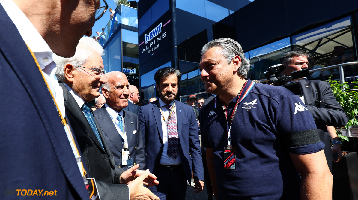 Formula One World Championship
Sergio Mattarella (ITA), Italian president and Luca de Meo (ITA) Groupe Renault Chief Executive Officer
11.09.2022. Formula 1 World Championship, Rd 16, Italian Grand Prix, Monza, Italy, Race Day.
- www.xpbimages.com, EMail: requests@xpbimages.com (C) Copyright: Charniaux / XPB Images
Motor Racing - Formula One World Championship - Italian Grand Prix - Race Day - Monza, Italy
XPB Images
Monza
Italy

Formel1 Formel F1 Formula 1 Formula1 GP Grand Prix Italy Italian Monza one Autodromo di Monza September Sunday 11 09 9 2022 Portrait