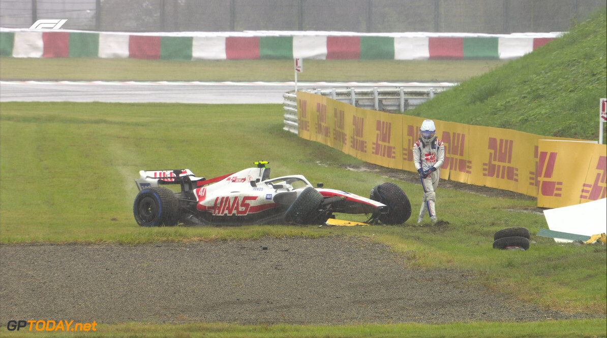 Schumacher crasht na afloop van VT1