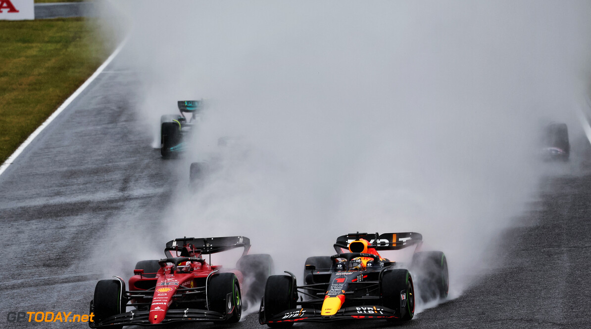 <b> Uitslag Grand Prix van Japan: </b> Verstappen grijpt zege en is wereldkampioen na straf Leclerc