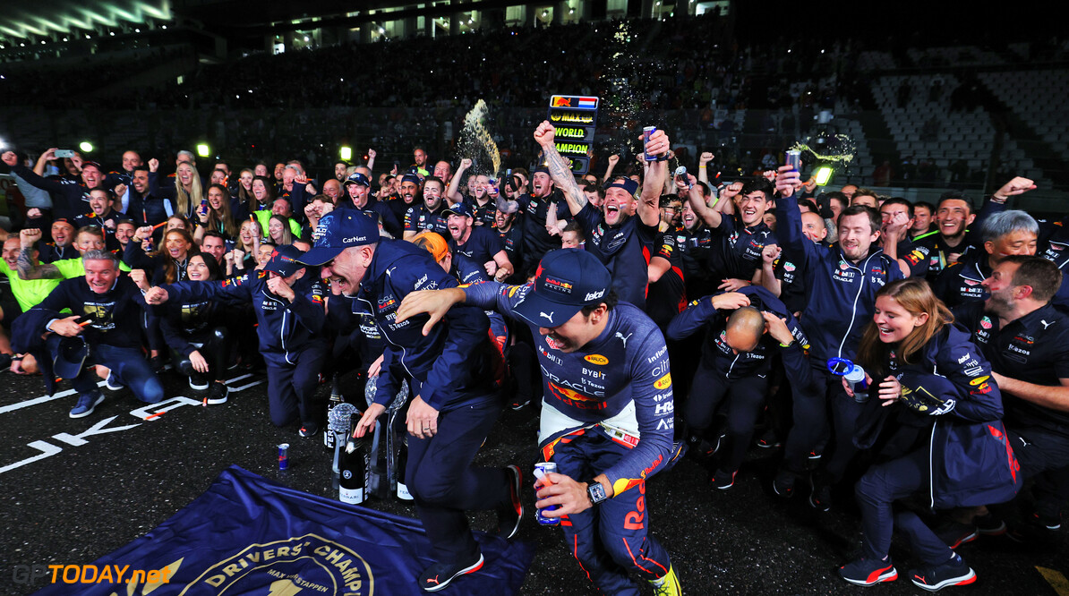 Red Bull sluit seizoen af met demorun in thuishaven Milton Keynes
