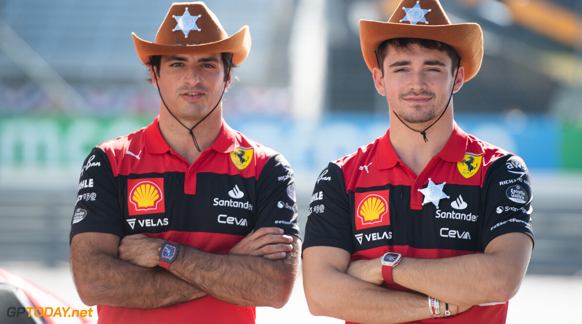 Leclerc feliciteert polesitter Sainz: "Carlos deed het geweldig vandaag"