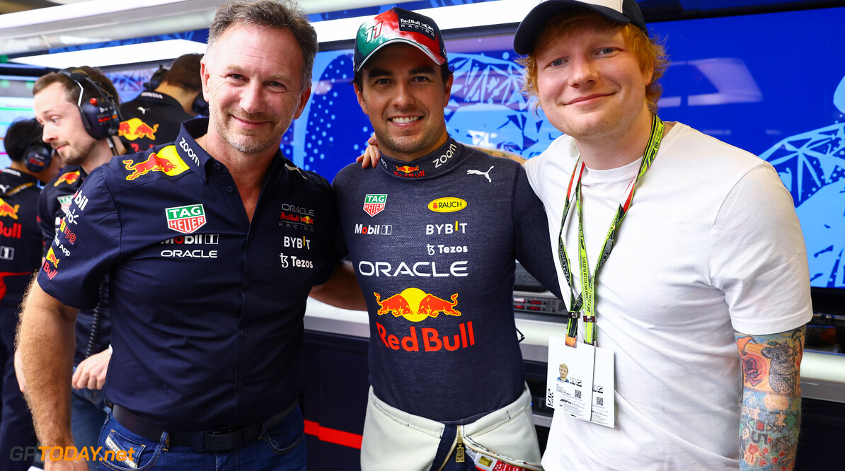 AUSTIN, TEXAS - OCTOBER 23: Red Bull Racing Team Principal Christian Horner, Sergio Perez of Mexico and Oracle Red Bull Racing and Ed Sheeran pose for a photo in the garage prior to the F1 Grand Prix of USA at Circuit of The Americas on October 23, 2022 in Austin, Texas. (Photo by Mark Thompson/Getty Images) // Getty Images / Red Bull Content Pool // SI202210230592 // Usage for editorial use only // 
F1 Grand Prix of USA




SI202210230592