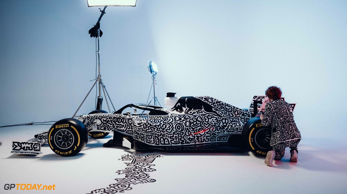 Mr. Doodle, Max Verstappen and Sergio Perez seen during a photo shoot of the collaboration of Red Bull Racing and Mr. Doodle with the RB14 in London, United Kingdom in 2023. // Red Bull Racing / Red Bull Content Pool // SI202301310379 // Usage for editorial use only // 
Mr. Doodle, Max Verstappen and Sergio Perez




SI202301310379