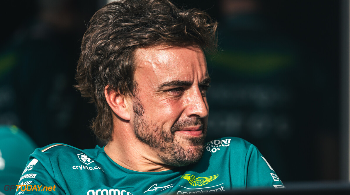 Alonso doet 2022-onthulling: "Had in beide handen botten gebroken"