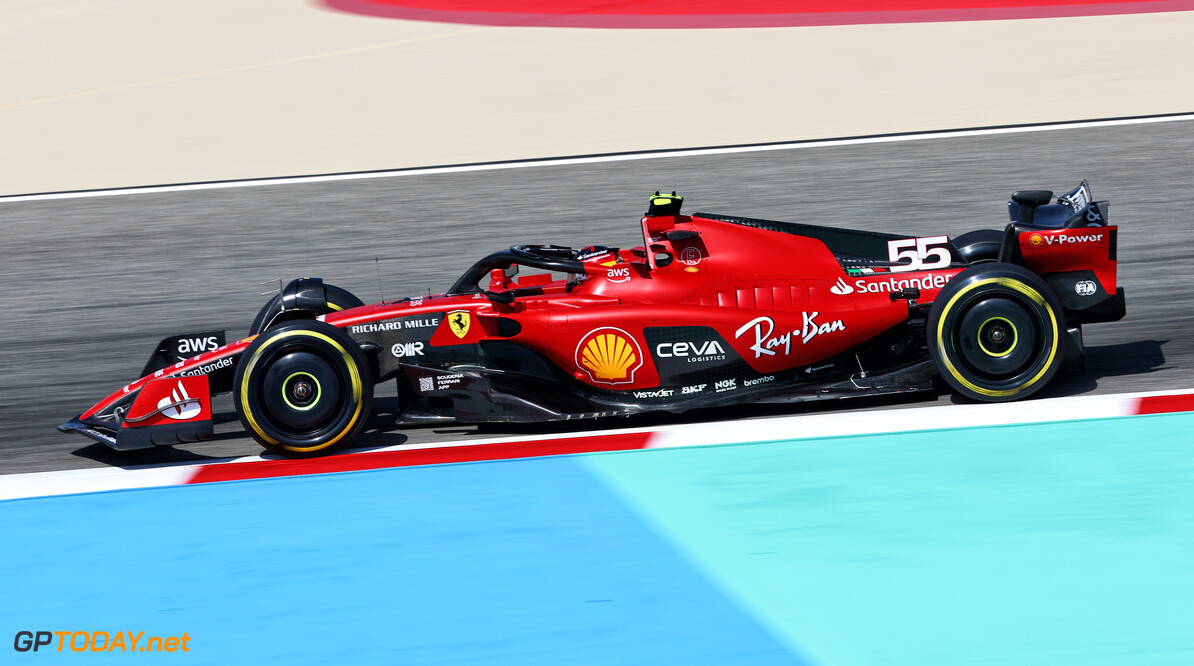 <b> Testupdate Bahrein: </b> Perez vreet kilometers, Ferrari oogt snel