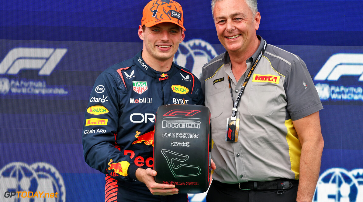Formula One World Championship
(L to R): Max Verstappen (NLD) Red Bull Racing receives the Pirelli Pole Position Award from Mario Isola (ITA) Pirelli Racing Manager.

30.06.2023. Formula 1 World Championship, Rd 10, Austrian Grand Prix, Spielberg, Austria, Qualifying Day.

- www.xpbimages.com, EMail: requests@xpbimages.com (C) Copyright: Batchelor / XPB Images
Motor Racing - Formula One World Championship - Austrian Grand Prix - Qualifying Day - Spielberg, Austria
xpbimages.com
Spielberg
Austria

Formel1 Formel F1 Formula 1 Formula1 GP Grand Prix one Circuit A