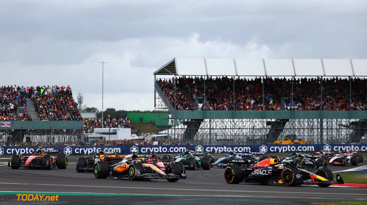 Formula One World Championship
Max Verstappen (NLD) Red Bull Racing RB19 and Oscar Piastri (AUS) McLaren MCL60 at the start of the race.

09.07.2023. Formula 1 World Championship, Rd 11, British Grand Prix, Silverstone, England, Race Day.

 - www.xpbimages.com, EMail: requests@xpbimages.com (C) Copyright: Coates / XPB Images
Motor Racing - Formula One World Championship - British Grand Prix - Race Day - Silverstone, England
XPB Images
Silverstone
England

July Formel1 Formel F1 Formula 1 Formula1 GP Grand Prix one Circ