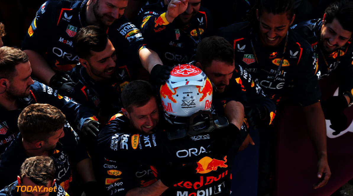 Formula One World Championship
Race winner Max Verstappen (NLD) Red Bull Racing celebrates with the team in parc ferme.

23.07.2023. Formula 1 World Championship, Rd 12, Hungarian Grand Prix, Budapest, Hungary, Race Day.

 - www.xpbimages.com, EMail: requests@xpbimages.com (C) Copyright: Coates / XPB Images
Motor Racing - Formula One World Championship - Hungarian Grand Prix - Race Day - Budapest, Hungary
XPB Images
Budapest
Hungary

Formel1 Formel F1 Formula 1 Formula1 GP Grand Prix one Circuit H