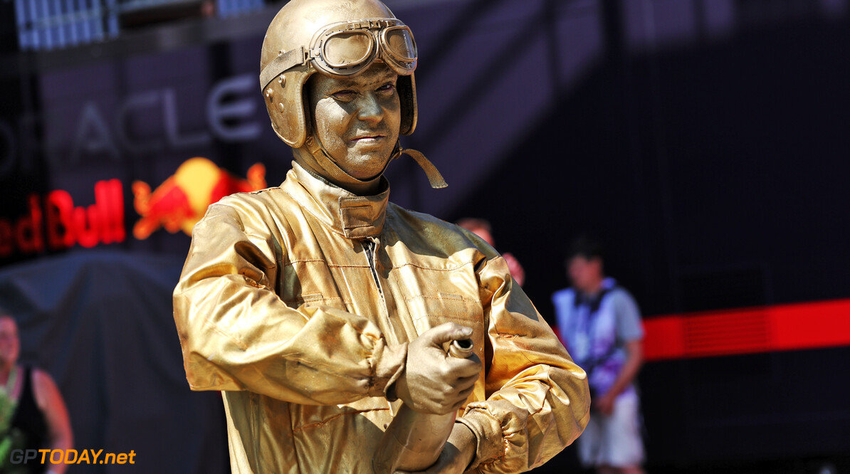 Formula One World Championship
Paddock atmosphere - human statue.

23.07.2023. Formula 1 World Championship, Rd 12, Hungarian Grand Prix, Budapest, Hungary, Race Day.

- www.xpbimages.com, EMail: requests@xpbimages.com (C) Copyright: Moy / XPB Images
Motor Racing - Formula One World Championship - Hungarian Grand Prix - Race Day - Budapest, Hungary
XPB Images
Budapest
Hungary

Formel1 Formel F1 Formula 1 Formula1 GP Grand Prix one Circuit H