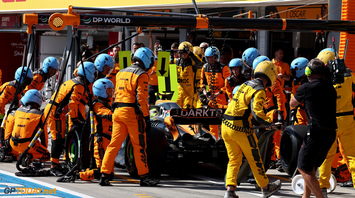 Formula One World Championship
Lando Norris (GBR) McLaren MCL60 makes a pit stop.

23.07.2023. Formula 1 World Championship, Rd 12, Hungarian Grand Prix, Budapest, Hungary, Race Day.

- www.xpbimages.com, EMail: requests@xpbimages.com (C) Copyright: Moy / XPB Images
Motor Racing - Formula One World Championship - Hungarian Grand Prix - Race Day - Budapest, Hungary
XPB Images
Budapest
Hungary

Formel1 Formel F1 Formula 1 Formula1 GP Grand Prix one Circuit H