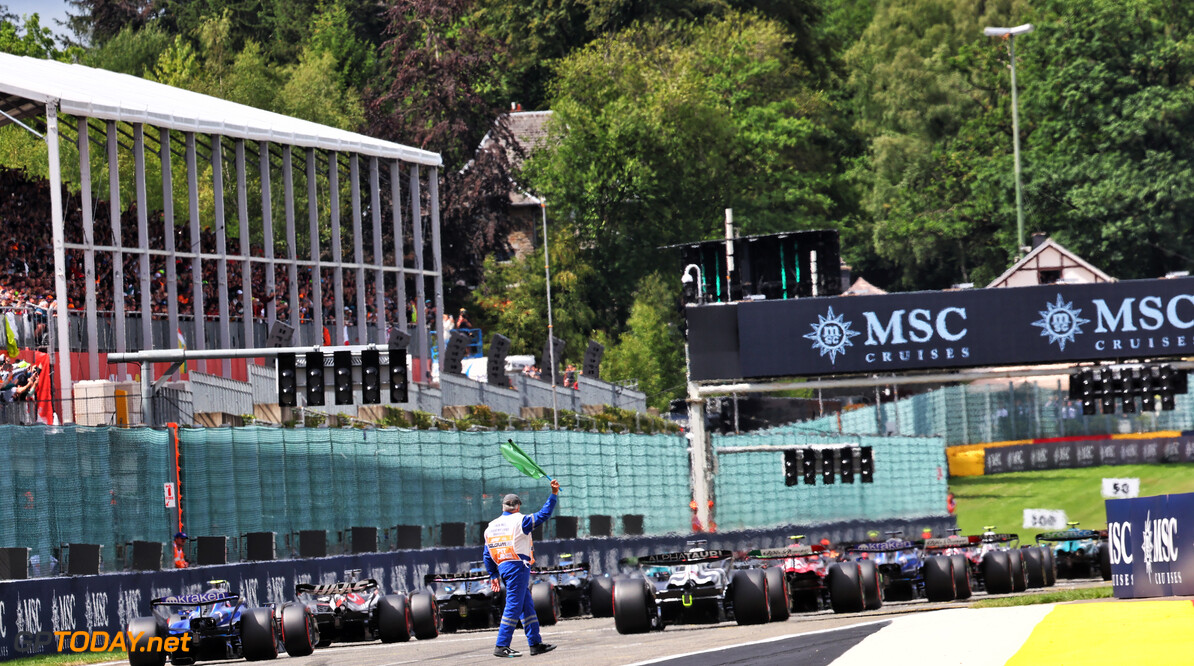 Formula One World Championship
Bernard, Chief Pit Lane Marshal, waves the green flag at the start of the race.

30.07.2023. Formula 1 World Championship, Rd 13, Belgian Grand Prix, Spa Francorchamps, Belgium, Race Day.

- www.xpbimages.com, EMail: requests@xpbimages.com (C) Copyright: Batchelor / XPB Images
Motor Racing - Formula One World Championship - Belgian Grand Prix - Race Day - Spa Francorchamps, Belgium
XPB Images
Spa Francorchamps
Belgium

Formel1 Formel F1 Formula 1 Formula1 GP Grand Prix one Circuit d