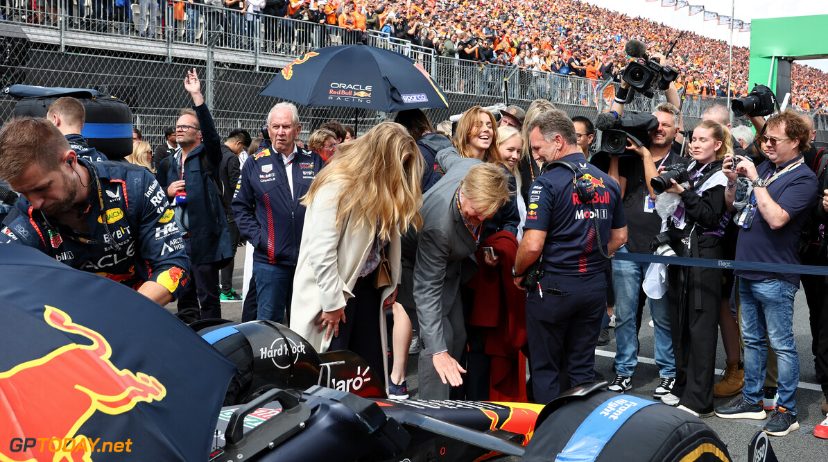 Formula One World Championship
King Willem-Alexander (NLD) on the grid with his wife Queen Maxima and Christian Horner (GBR) Red Bull Racing Team Principal

27.08.2023. Formula 1 World Championship, Rd 14, Dutch Grand Prix, Zandvoort, Netherlands, Race Day.

- www.xpbimages.com, EMail: requests@xpbimages.com (C) Copyright: Moy / XPB Images
Motor Racing - Formula One World Championship - Dutch Grand Prix - Race Day - Zandvoort, Netherlands
XPB Images
Zandvoort
Netherlands

Formel1 Formel F1 Formula 1 Formula1 GP Grand Prix one Circuit Z