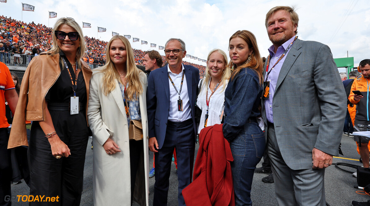 Formula One World Championship
King Willem-Alexander (NLD) on the grid with his wife Queen Maxima, children Amalia, Alexia, andAriane; and Stefano Domenicali (ITA) Formula One President and CEO.

27.08.2023. Formula 1 World Championship, Rd 14, Dutch Grand Prix, Zandvoort, Netherlands, Race Day.

- www.xpbimages.com, EMail: requests@xpbimages.com (C) Copyright: Moy / XPB Images
Motor Racing - Formula One World Championship - Dutch Grand Prix - Race Day - Zandvoort, Netherlands
XPB Images
Zandvoort
Netherlands

Formel1 Formel F1 Formula 1 Formula1 GP Grand Prix one Circuit Z