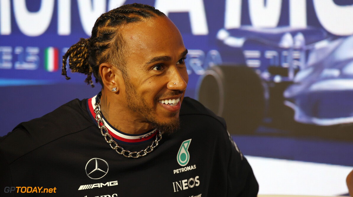 Hamilton vindt teamgenoten Verstappen zwak: "Die van mij zijn altijd beter geweest"