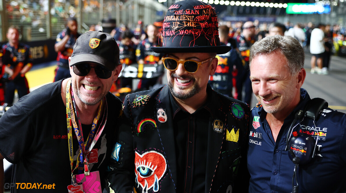 Formula One World Championship
Boy George (GBR) Singer on the grid with Christian Horner (GBR) Red Bull Racing Team Principal.

17.09.2023. Formula 1 World Championship, Rd 16, Singapore Grand Prix, Marina Bay Street Circuit, Singapore, Race Day.

- www.xpbimages.com, EMail: requests@xpbimages.com (C) Copyright: Batchelor / XPB Images
Motor Racing - Formula One World Championship - Singapore Grand Prix - Race Day - Singapore, Singapore
XPB Images
Singapore
Singapore

Formel1 Formel F1 Formula 1 Formula1 GP Grand Prix one Marina Ba
