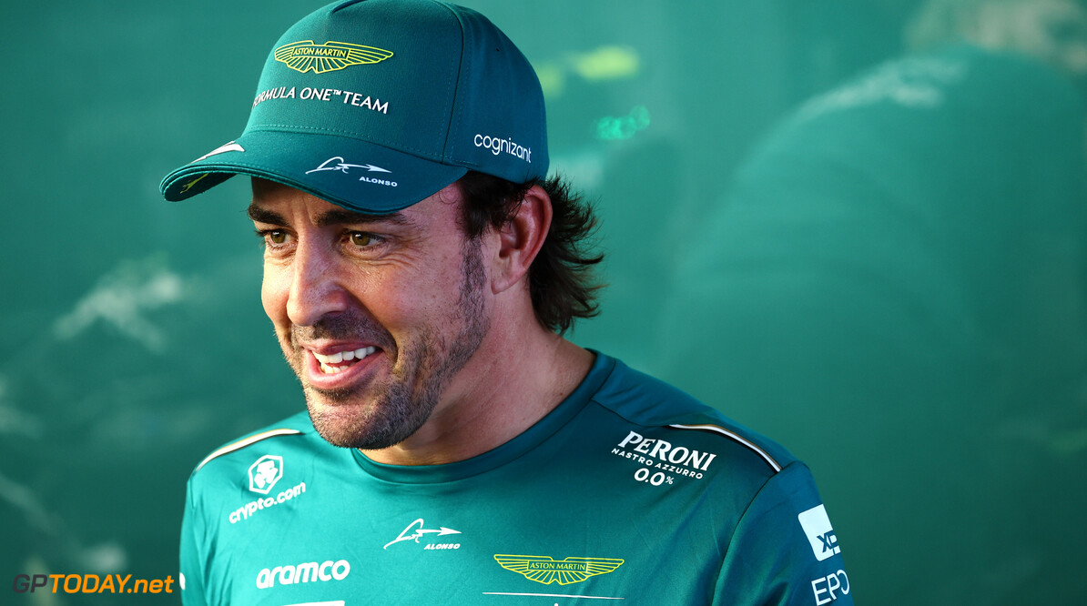 Alonso vergelijkt Perez-strijd met iconisch gevecht met Schumacher