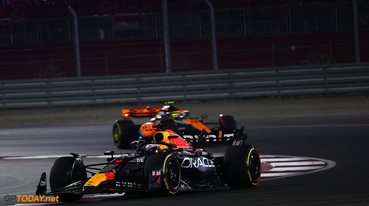 <b> Uitslag Grand Prix van Qatar: </b> Verstappen sluit kampioensweekend af met simpele zege
