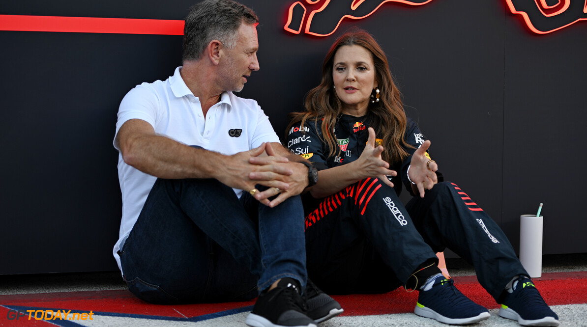 Formula One World Championship
(L to R): Christian Horner (GBR) Red Bull Racing Team Principal with Drew Barrymore (USA) Actress.

19.10.2023. Formula 1 World Championship, Rd 19, United States Grand Prix, Austin, Texas, USA, Preparation Day.

- www.xpbimages.com, EMail: requests@xpbimages.com (C) Copyright: Price / XPB Images
Motor Racing - Formula One World Championship - United States Grand Prix - Preparation Day - Austin, USA
XPB Images
Austin
USA

Formel1 Formel F1 Formula 1 Formula1 GP Grand Prix one Circuit o