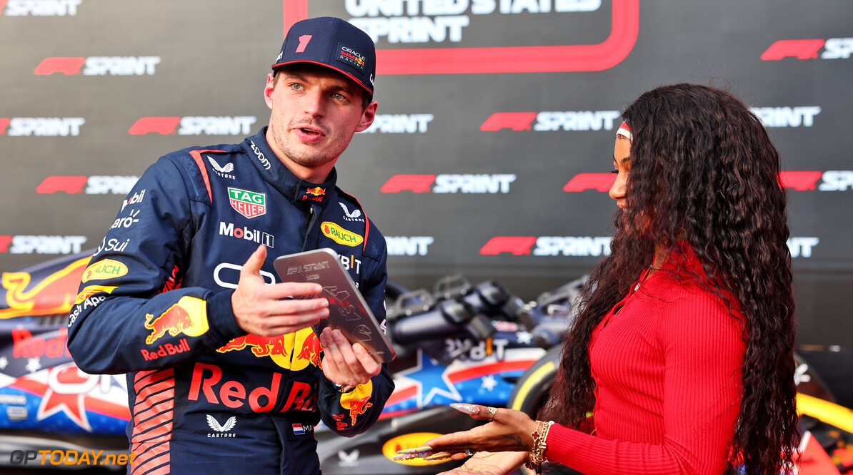 Formula One World Championship
Winner Max Verstappen (NLD) Red Bull Racing in Sprint parc ferme with Sha'Carri Richardson (USA) Athlete.

21.10.2023. Formula 1 World Championship, Rd 19, United States Grand Prix, Austin, Texas, USA, Sprint Day.

- www.xpbimages.com, EMail: requests@xpbimages.com (C) Copyright: Batchelor / XPB Images
Motor Racing - Formula One World Championship - United States Grand Prix - Sprint Day - Austin, USA
XPB Images
Austin
USA

Formel1 Formel F1 Formula 1 Formula1 GP Grand Prix one Circuit o