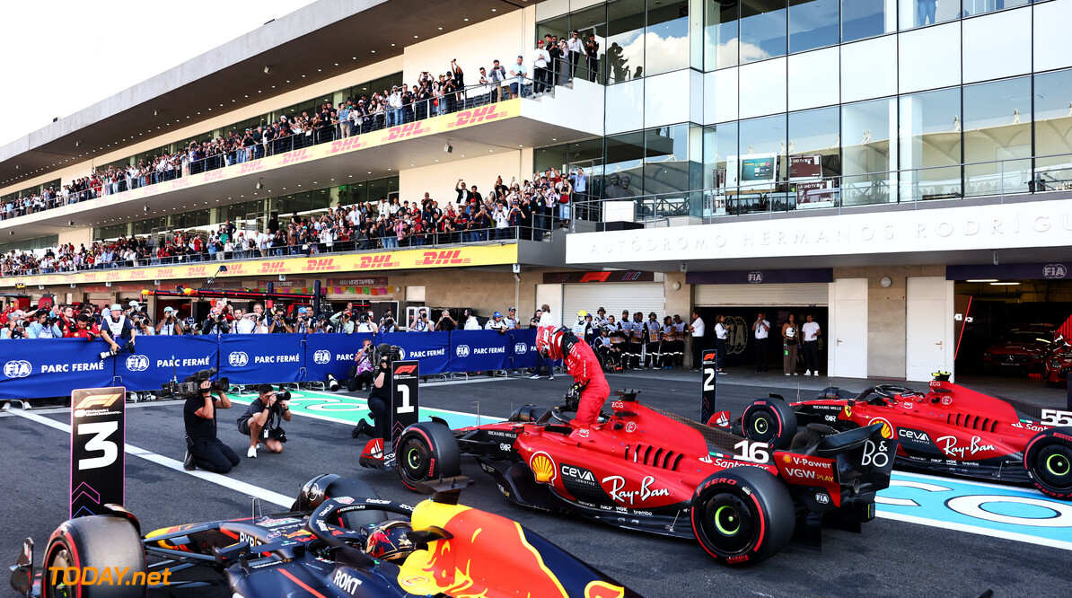 Formula One World Championship
Qualifying top three in parc ferme: Carlos Sainz Jr (ESP) Ferrari SF-23, pole position; Charles Leclerc (MON) Ferrari SF-23, second; Sergio Perez (MEX) Red Bull Racing RB19, third.

28.10.2023. Formula 1 World Championship, Rd 20, Mexican Grand Prix, Mexico City, Mexico, Qualifying Day.

- www.xpbimages.com, EMail: requests@xpbimages.com (C) Copyright: Bearne / XPB Images
Motor Racing - Formula One World Championship - Mexican Grand Prix - Qualifying Day - Mexico City, Mexico
XPB Images
Mexico City
Mexico

Formel1 Formel F1 Formula 1 Formula1 GP Grand Prix October Mexic