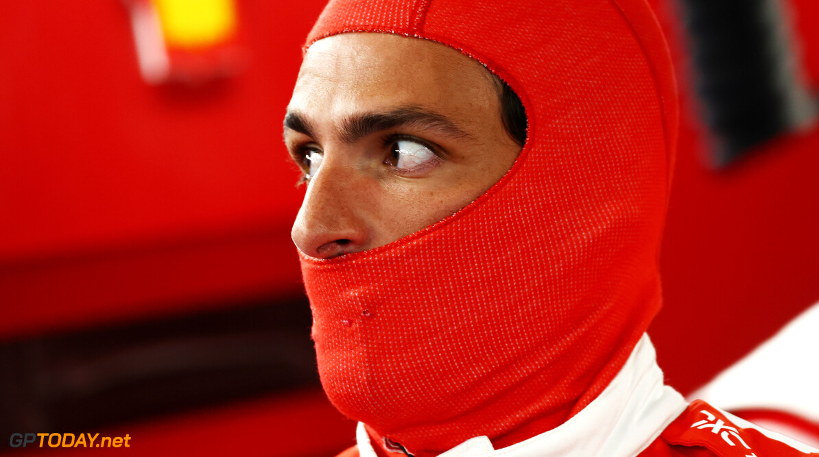 Sainz maakt eerste Ferrari-meters sinds pijnlijk Hamilton-nieuws