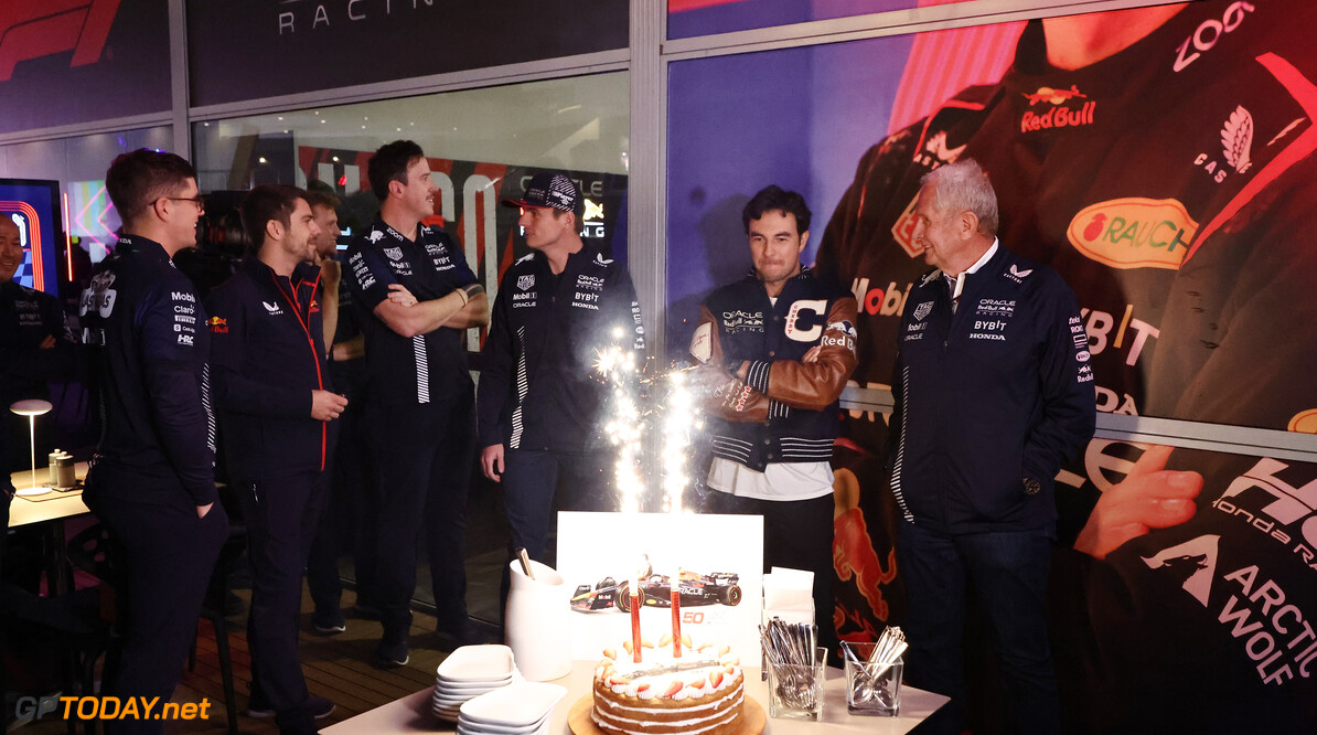 Formula One World Championship
(L to R): Max Verstappen (NLD) Red Bull Racing with Sergio Perez (MEX) Red Bull Racing and Dr Helmut Marko (AUT) Red Bull Motorsport Consultant.

16.11.2023. Formula 1 World Championship, Rd 22, Las Vegas Grand Prix, Las Vegas, Nevada, USA, Practice Day.

- www.xpbimages.com, EMail: requests@xpbimages.com (C) Copyright: Moy / XPB Images
Motor Racing - Formula One World Championship - Las Vegas Grand Prix - Practice Day - Las Vegas, Nevada, USA
XPB Images
Las Vegas
USA

Formel1 Formel F1 Formula 1 Formula1 GP Grand Prix one Las Vegas