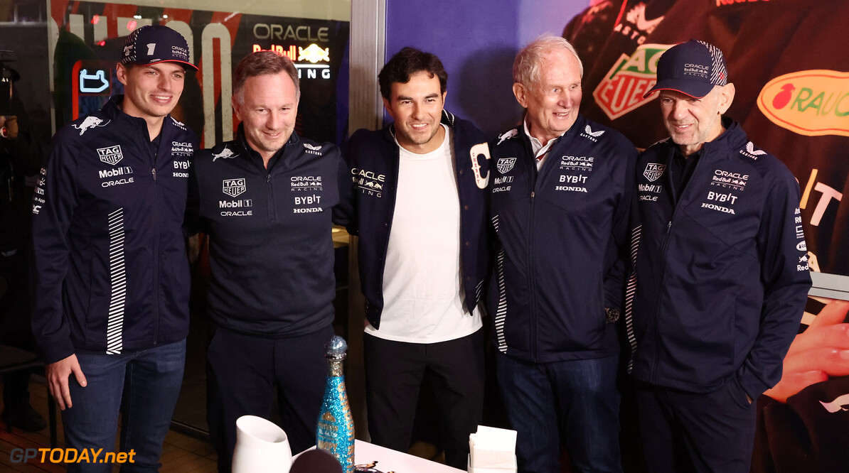 Formula One World Championship
Christian Horner (GBR) Red Bull Racing Team Principal celebrates his 50th birthday with Max Verstappen (NLD) Red Bull Racing, Sergio Perez (MEX) Red Bull Racing, Dr Helmut Marko (AUT) Red Bull Motorsport Consultant, and Adrian Newey (GBR) Red Bull Racing Chief Technical Officer.

16.11.2023. Formula 1 World Championship, Rd 22, Las Vegas Grand Prix, Las Vegas, Nevada, USA, Practice Day.

- www.xpbimages.com, EMail: requests@xpbimages.com (C) Copyright: Moy / XPB Images
Motor Racing - Formula One World Championship - Las Vegas Grand Prix - Practice Day - Las Vegas, Nevada, USA
XPB Images
Las Vegas
USA

Formel1 Formel F1 Formula 1 Formula1 GP Grand Prix one Las Vegas