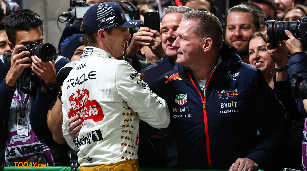 Formula One World Championship
Max Verstappen (NLD), Red Bull Racing Charles Leclerc (FRA), Scuderia Ferrari Sergio Perez (MEX), Red Bull Racing 
18.11.2023. Formula 1 World Championship, Rd 22, Las Vegas Grand Prix, Las Vegas, Nevada, USA, Race Day.
- www.xpbimages.com, EMail: requests@xpbimages.com (C) Copyright: Charniaux / XPB Images
Motor Racing - Formula One World Championship - Las Vegas Grand Prix - Race Day - Las Vegas, Nevada, USA
XPB Images
Las Vegas
USA

Formel1 Formel F1 Formula 1 Formula1 GP Grand Prix one Las Vegas
