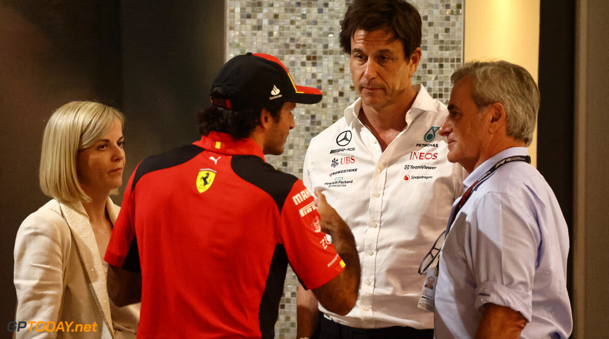 Formula One World Championship
(L to R):  Susie Wolff (GBR) F1 Academy Managing Director; Carlos Sainz Jr (ESP) Ferrari; Toto Wolff (GER) Mercedes AMG F1 Shareholder and Executive Director; Carlos Sainz (ESP). 

25.11.2023. Formula 1 World Championship, Rd 23, Abu Dhabi Grand Prix, Yas Marina Circuit, Abu Dhabi, Qualifying Day.

- www.xpbimages.com, EMail: requests@xpbimages.com (C) Copyright: Batchelor / XPB Images
Motor Racing - Formula One World Championship - Abu Dhabi Grand Prix - Qualifying Day - Abu Dhabi, UAE
XPB Images
Abu Dhabi
Abu Dhabi

Formel1 Formel F1 Formula 1 Formula1 GP Grand Prix one November