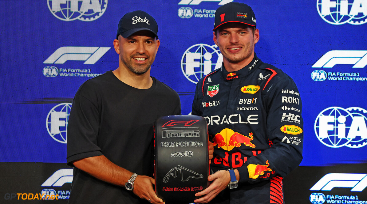 Formula One World Championship
(L to R): Sergio Aguero (ARG) Former Football Player presents the Pirelli Pole Position Award to Max Verstappen (NLD) Red Bull Racing in qualifying parc ferme.

25.11.2023. Formula 1 World Championship, Rd 23, Abu Dhabi Grand Prix, Yas Marina Circuit, Abu Dhabi, Qualifying Day.

- www.xpbimages.com, EMail: requests@xpbimages.com (C) Copyright: Batchelor / XPB Images
Motor Racing - Formula One World Championship - Abu Dhabi Grand Prix - Qualifying Day - Abu Dhabi, UAE
XPB Images
Abu Dhabi
Abu Dhabi

Formel1 Formel F1 Formula 1 Formula1 GP Grand Prix one November
