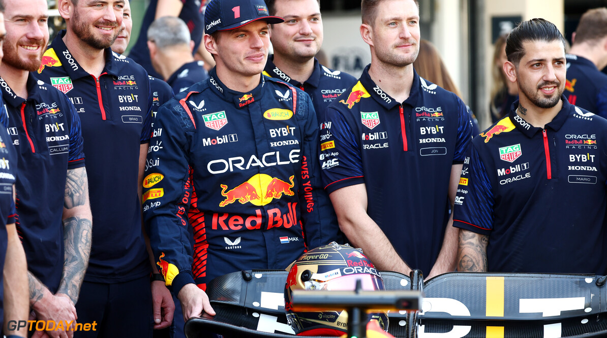 Formula One World Championship
Max Verstappen (NLD) Red Bull Racing at a team photograph.

26.11.2023. Formula 1 World Championship, Rd 23, Abu Dhabi Grand Prix, Yas Marina Circuit, Abu Dhabi, Race Day.

- www.xpbimages.com, EMail: requests@xpbimages.com (C) Copyright: Batchelor / XPB Images
Motor Racing - Formula One World Championship - Abu Dhabi Grand Prix - Race Day - Abu Dhabi, UAE
XPB Images
Abu Dhabi
Abu Dhabi

Formel1 Formel F1 Formula 1 Formula1 GP Grand Prix one Abu Dhabi
