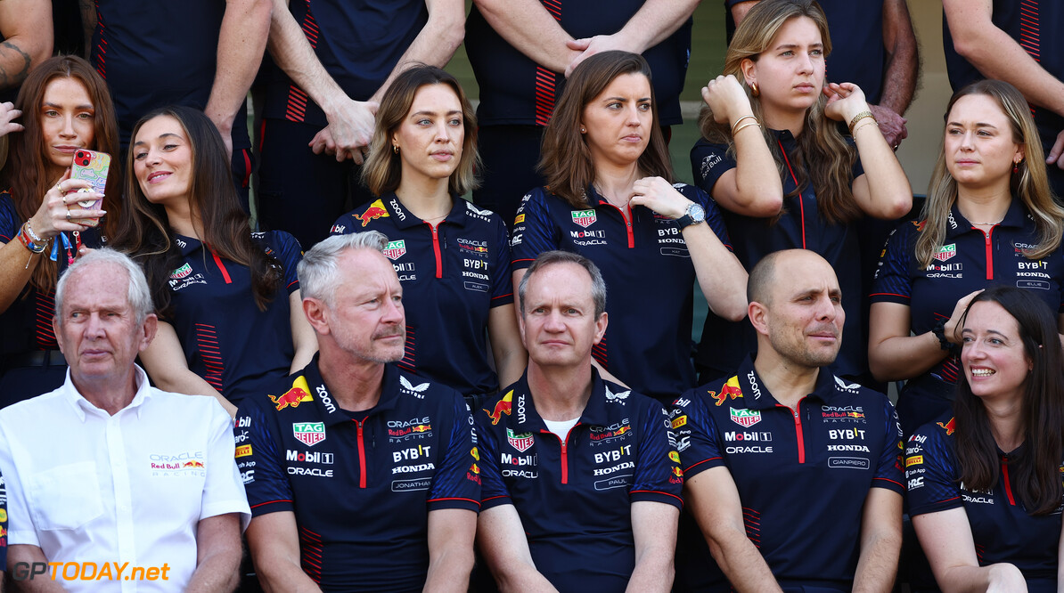 Formula One World Championship
(L to R): Dr Helmut Marko (AUT) Red Bull Motorsport Consultant; Jonathan Wheatley (GBR) Red Bull Racing Team Manager; Paul Monaghan (GBR) Red Bull Racing Chief Engineer; Gianpiero Lambiase (ITA) Red Bull Racing Engineer; and Hannah Schmitz (GBR) Red Bull Racing Senior Strategy Engineer, at a team photograph.

26.11.2023. Formula 1 World Championship, Rd 23, Abu Dhabi Grand Prix, Yas Marina Circuit, Abu Dhabi, Race Day.

- www.xpbimages.com, EMail: requests@xpbimages.com (C) Copyright: Batchelor / XPB Images
Motor Racing - Formula One World Championship - Abu Dhabi Grand Prix - Race Day - Abu Dhabi, UAE
XPB Images
Abu Dhabi
Abu Dhabi

Formel1 Formel F1 Formula 1 Formula1 GP Grand Prix one Abu Dhabi