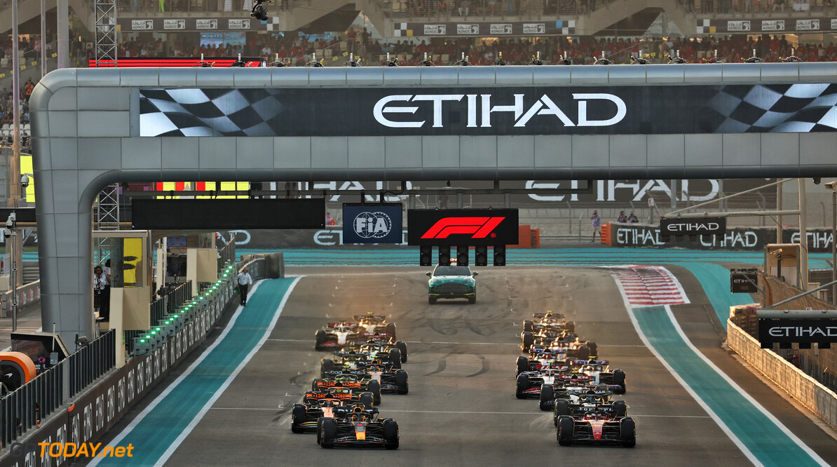 Formula One World Championship
Max Verstappen (NLD) Red Bull Racing RB19 leads Charles Leclerc (MON) Ferrari SF-23 at the start of the race.

26.11.2023. Formula 1 World Championship, Rd 23, Abu Dhabi Grand Prix, Yas Marina Circuit, Abu Dhabi, Race Day.

- www.xpbimages.com, EMail: requests@xpbimages.com (C) Copyright: Batchelor / XPB Images
Motor Racing - Formula One World Championship - Abu Dhabi Grand Prix - Race Day - Abu Dhabi, UAE
XPB Images
Abu Dhabi
Abu Dhabi

Formel1 Formel F1 Formula 1 Formula1 GP Grand Prix one Abu Dhabi