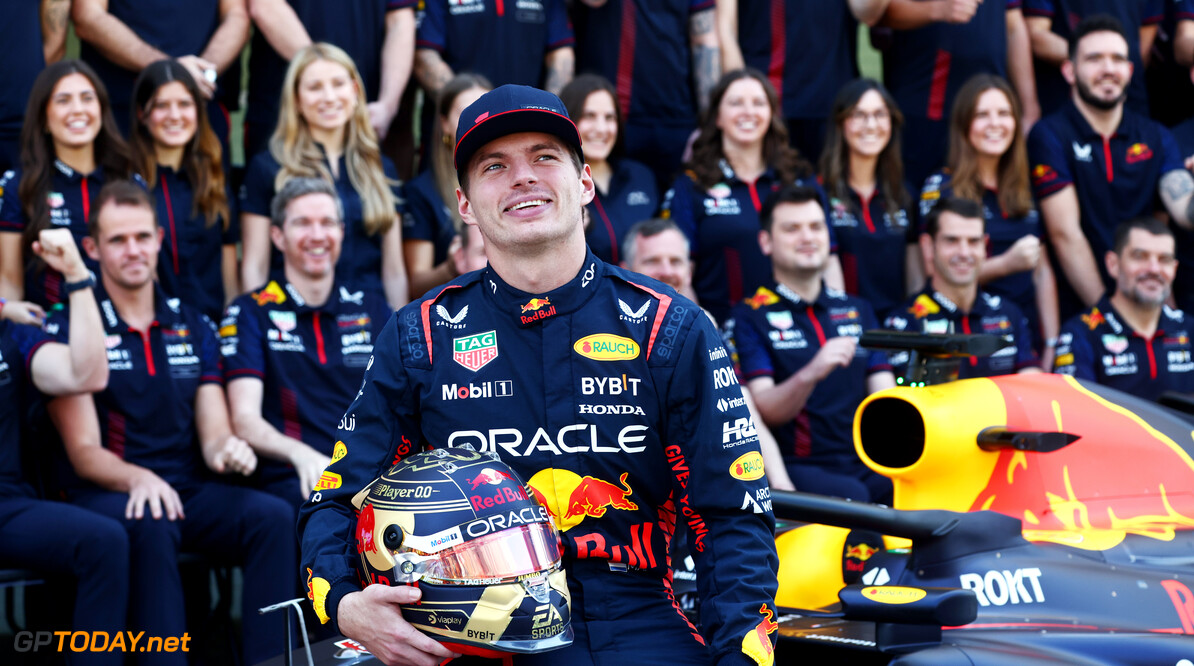 Wereldkampioen Verstappen feestelijk ontvangen op Red Bull-fabriek