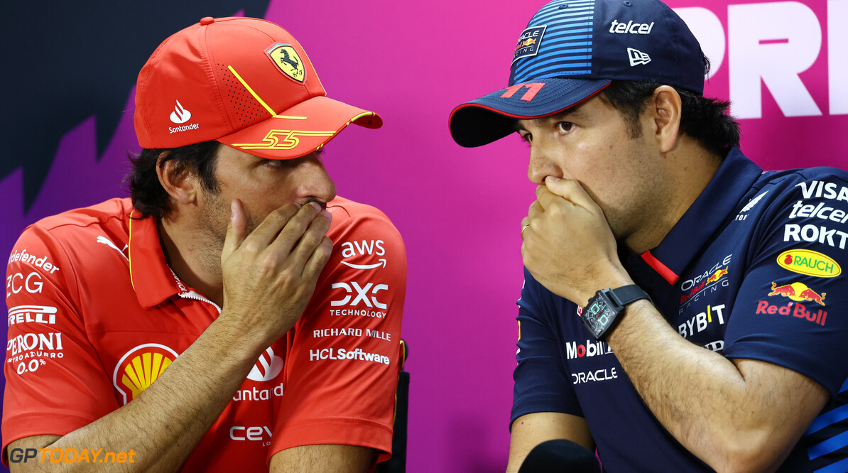 Formula One World Championship
(L to R): Carlos Sainz Jr (ESP) Ferrari and Sergio Perez (MEX) Red Bull Racing in the FIA Press Conference.

21.02.2024. Formula 1 Testing, Sakhir, Bahrain, Day One.

- www.xpbimages.com, EMail: requests@xpbimages.com (C) Copyright: Charniaux / XPB Images
Motor Racing - Formula One Testing - Day One - Sakhir, Bahrain
xpbimages.com
Sakhir
Bahrain

Formel1 Formel F1 Formula 1 Formula1 Test Testing one Bahrain In