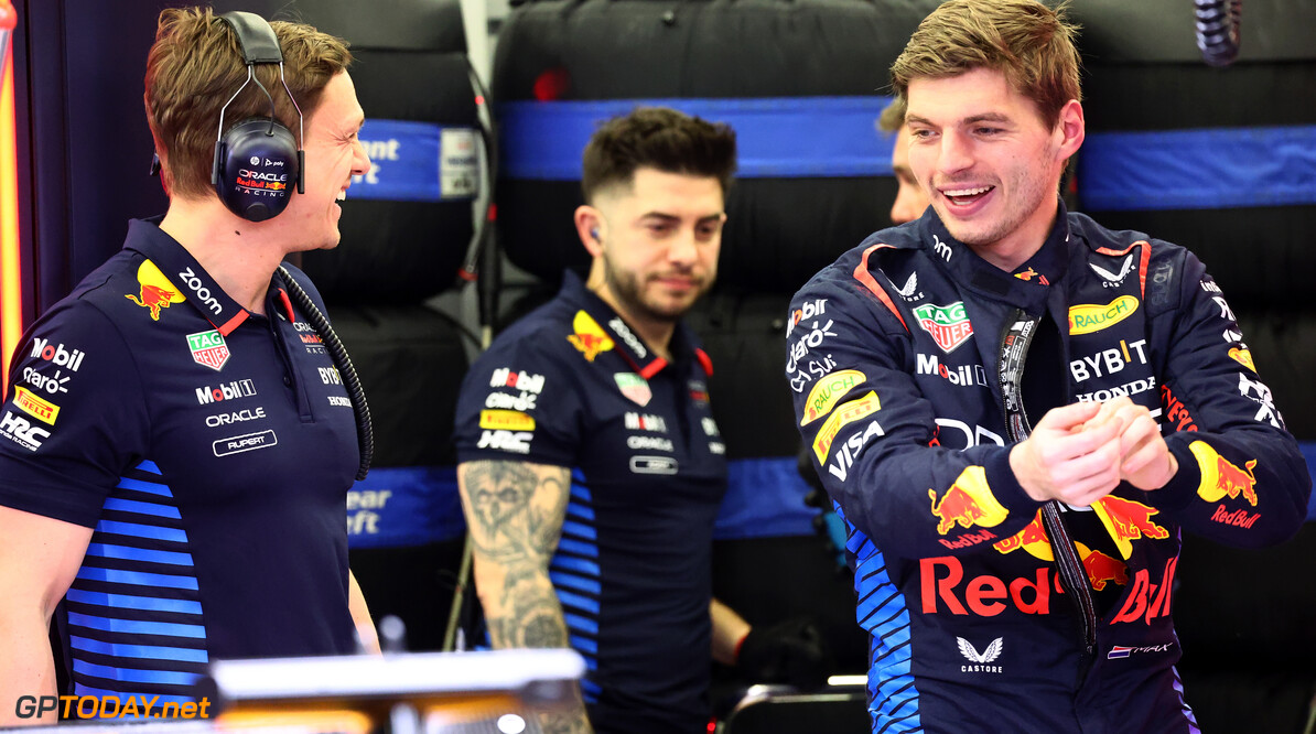 Formula One World Championship
(L to R): Rupert Manwaring (GBR) Red Bull Racing Performance Coach with Max Verstappen (NLD) Red Bull Racing.

21.02.2024. Formula 1 Testing, Sakhir, Bahrain, Day One.

- www.xpbimages.com, EMail: requests@xpbimages.com (C) Copyright: Batchelor / XPB Images
Motor Racing - Formula One Testing - Day One - Sakhir, Bahrain
xpbimages.com
Sakhir
Bahrain

Formel1 Formel F1 Formula 1 Formula1 Test Testing one Bahrain In