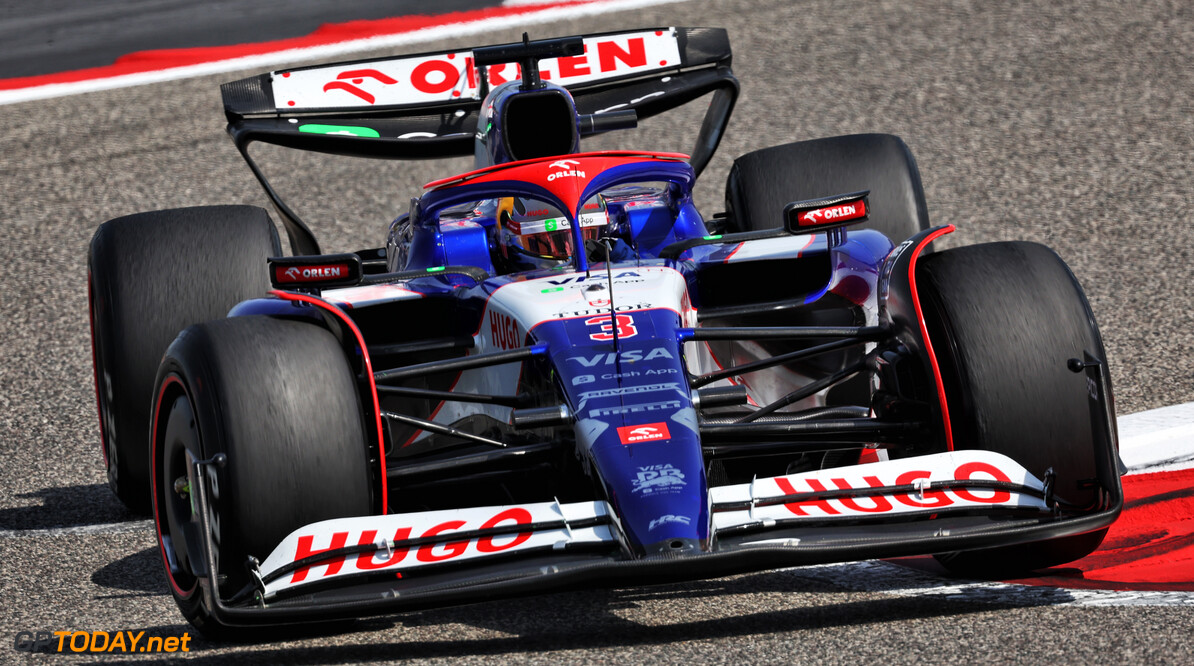 <b> Uitslag VT1 Bahrein: </b> Verrassende Ricciardo snelste, mopperende Verstappen zesde